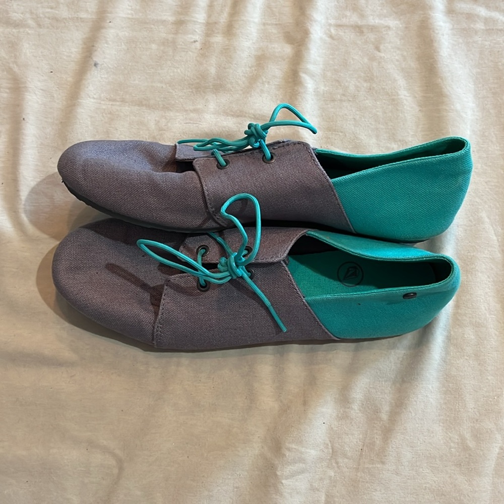 Volcom Soul Mates grey combo color with teal. Women’s size 8.5 width B medium. - Picture 10 of 15